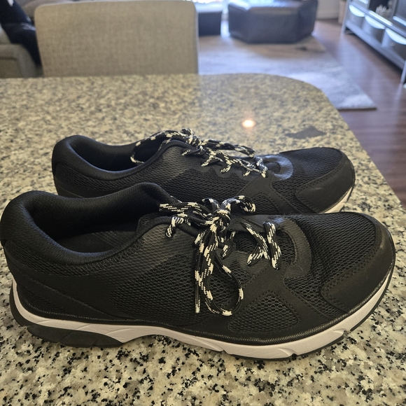 Black Athletic Men's Shoes - Picture 1 of 5